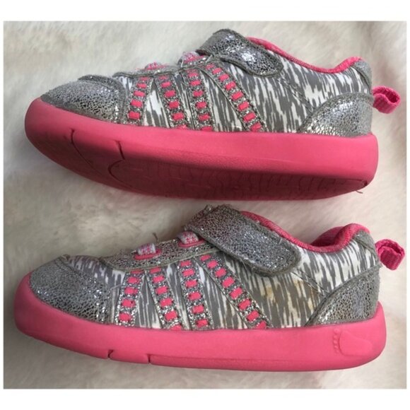 Toddlers shoes! 🖤 - Picture 3 of 4